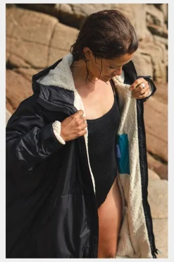 Escapism Sherpa Lined Changing Robe