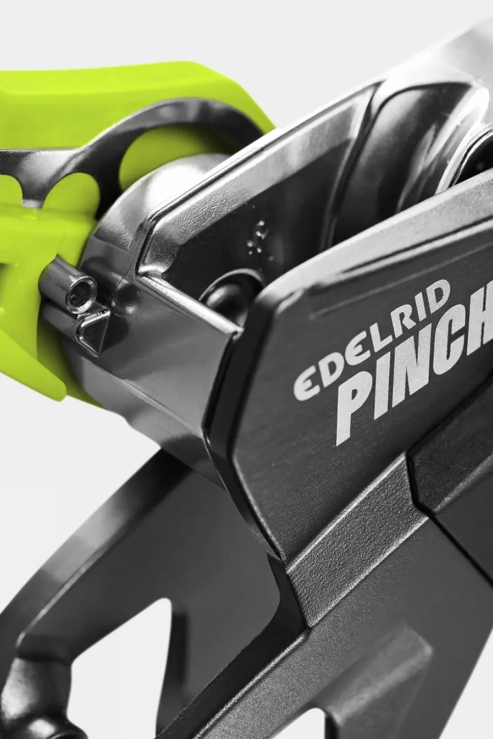 Pinch Assisted Braking Belay Device