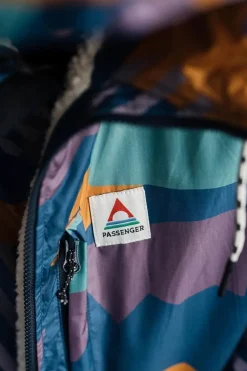 Unisex Waves Recycled Sherpa Lined Changing Robe