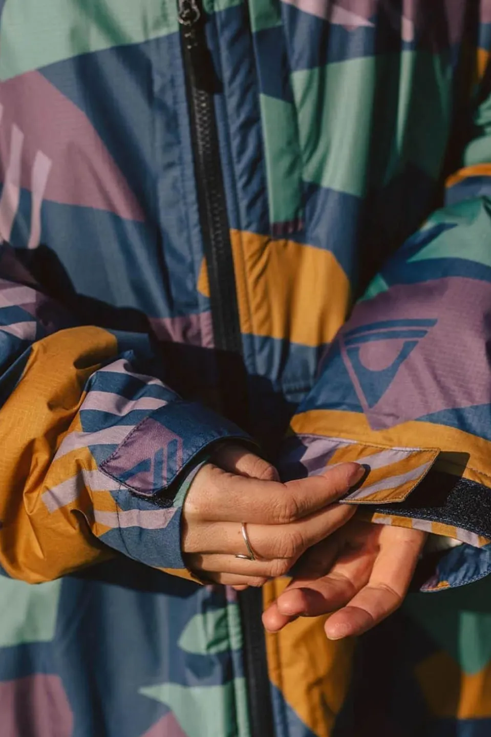 Unisex Waves Recycled Sherpa Lined Changing Robe